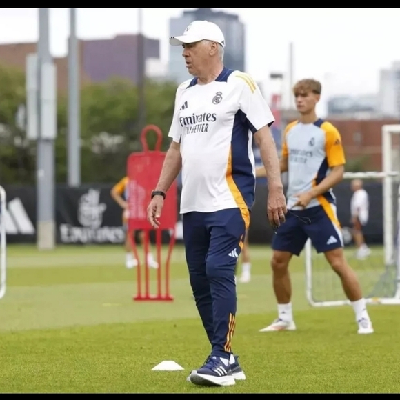 ⚽ L REAL MADRID TRAINING PANTS - Picture 10 of 11